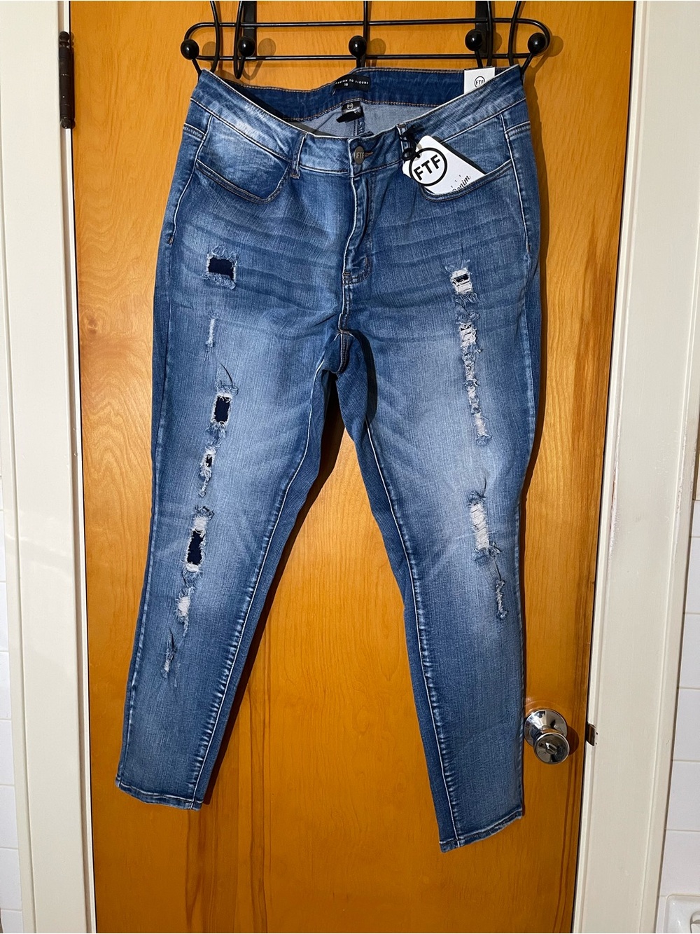Distressed Skinny Jeans - Blue